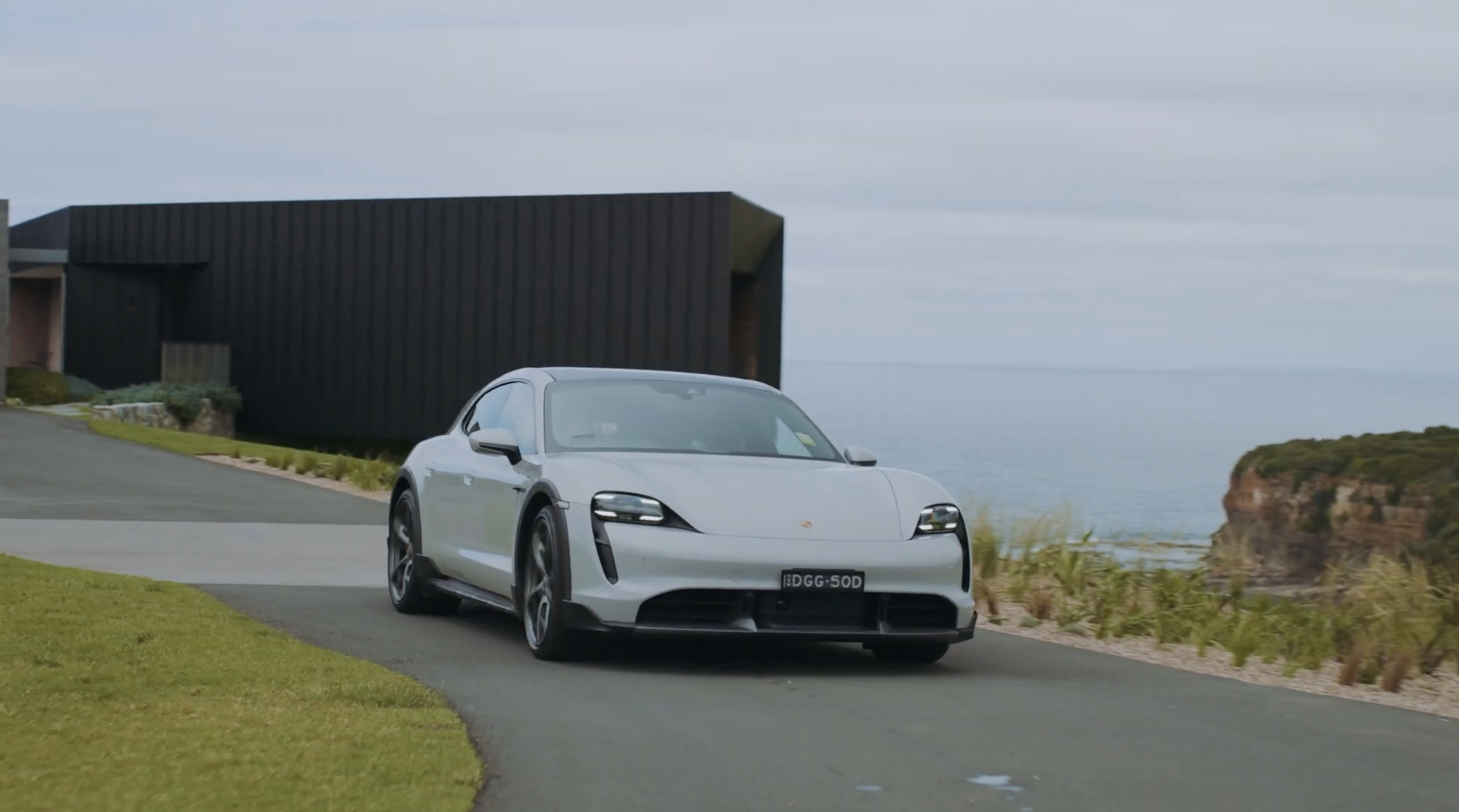 电动跑车精彩跨界保时捷taycancrossturismo系列开启预售